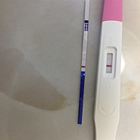 亲爱的宝妈们，帮我看看是不是怀孕了？之前有一次测的就是假阳性，害全家人白高兴一场，这次想确认好。...