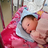 再次纪念一下。孕36加6破水。37周早上出生。六斤小姑娘顺产。50cm。一切发生的太突然啦。