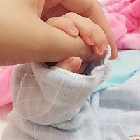 宝宝七天拉，顺产男宝6.56斤。