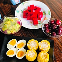 丰富的早餐使人有愉快的心情 周末早餐🥣 牛油果🥑燕窝➕糖心鸡蛋🥚➕火龙果➕车厘子➕玉米➕纯牛...