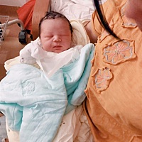 预产期过了一个礼拜，吊了一天的催产素还是没反应，最后还是剖了，8.2斤男宝一枚