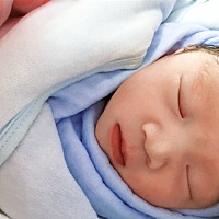 疼了两天 绕颈两周 顺产六斤六两男宝一枚 小家伙要健康快乐成长哦😘