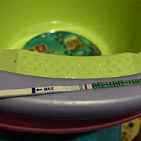 姐妹们帮忙看一下有没有印 今天美柚显示姨妈日 担心炸胡