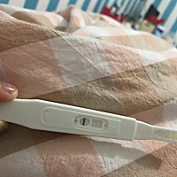 月经前两天 有个灰印 是不是有了