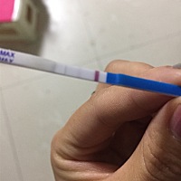 大家帮我看下，我晚上测的排卵是九号，测出来两条，一条特别特别浅