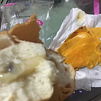 大半夜起来吃东西不然踢得我么法睡～有宝妈和我一样情况嘛