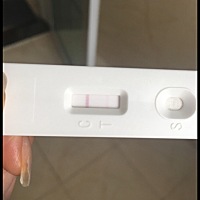 第一张17号早上测的，晚上就来月经了，但是是类似像褐色的分泌物样的，都不多，今天早上起床一看好像又...