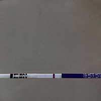 大家快帮我看看，这是不是怀了，上图是昨天测的，下图是今天测的