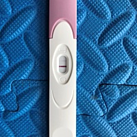 二胎备孕第一个月，末次月经4.24来的！今早刚验的，不敢确定但是是不是怀上了，亲爱的姐妹们帮忙看看 这...