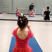 上个月24日来的大姨妈，今天21号了，一点来姨妈的症状也没有，平时这个几天肯定肚子疼，然后第二天姨妈...