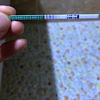 亲们，请教个问题，月经推迟4天，验孕棒查出两条杠，接下来是要去医院查血确定么？还要查什么呢？谢谢各...