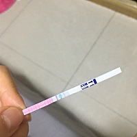 末次月经5.10日，月经期间是五天干净，月经结束后的第六天我就用排卵试纸测了，到现在一直是弱阳是啥情...