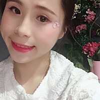 我两个帅boy～   他们爸比 姓区，亲们取什么名字好呢？