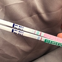 排卵试纸和早孕试纸一起测会出现串色吗？