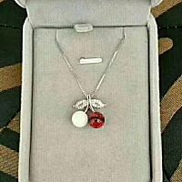 月子期间啦！用宝宝胎发给我们娘两个做的项链！好看吗？好喜欢