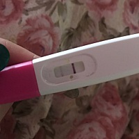 上个月12号到现在，昨天晚上试的没有今天早上两道杠是不是真的？好慌