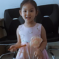 二女儿大女儿和二女儿差别那么大呢  都说老大漂亮 老二居然是单眼皮！