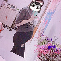 现在马上六个月，感觉突然肚子长得好大，孕前115斤，现在136斤，好想哭啊，是不是长得太超标了