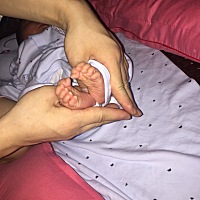 可爱的小脚摆个小心❤️型