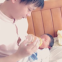 希望我儿子长大后能像他爸一样长得帅帅的😂