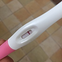 当时测得时候看不出来，为啥过了半天就看有浅浅的一道，是怀孕了，还是失效了