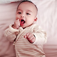 从出生就张了一个牙，当时以为是马牙呢😢现在是越想越大，还老是咬🤓