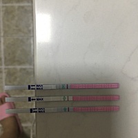 一下午测了三次，17号排卵，前几天早孕白板，不知道有没有希望？