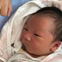 宝宝今天第六天了……顺产.6.9斤……那天医生说要剖妇产，吓得我都要哭了……还好如愿可以顺产。