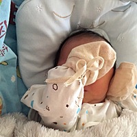 出生第五天。各种各样的睡姿🤭。我是男宝bao