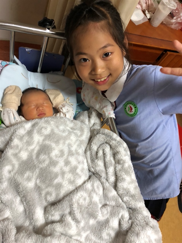 出生第五天。各种各样的睡姿🤭。我是男宝bao