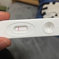 月经推迟三四天了，验孕棒测了也没有怀。可为什么还不来啊，真让人捉急呀！