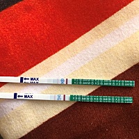 宝妈们帮忙看一看，老婆还有四天来例假，可是大卫早早孕测的有双杠，是否怀孕了呢。。。宝爸心焦等待中...