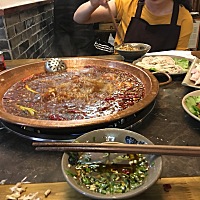 和妹妹出来偷嘴了……