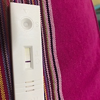 测完过了几个小时能看到很浅一道