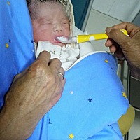 5.29凌晨3点见红，肚子不是很痛，因为自己是妇产科，还继续上班了，5.30凌晨四点开始一阵阵腰酸，住院后...