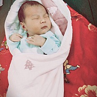 宝宝有黄疸出生三天送去隔离心里是真心的想他、手机里有几张宝宝的照片来回翻着看心里想他在里面怎么吃...