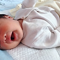 今天是出生第七天啦。每当看到我的小可爱就舍不得给别人抱啦