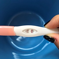 这样是怀孕还是没怀孕？百度说可能是假阳性