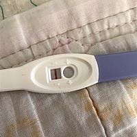 宝妈们帮我看下这是不是又没中，哎，备孕半年了还是没动静，都不知道该怎么了