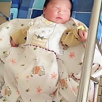 5月30号出生的小公主，八斤重，顺产。超级像爸爸😊