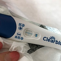 各位宝妈求助！末次月经是5月8日，排卵期同房2次，今天早上用可丽蓝验孕棒测试，竖线颜色特别浅，这是中...