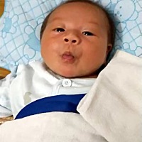 宝宝老爱哭，睡觉易惊醒，大汗，抱着睡着放下就醒，各位有什么经验请多多指教，谢谢