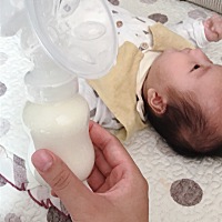 每天离不开吸奶器了，奶太多了，吃饱还要吸一瓶