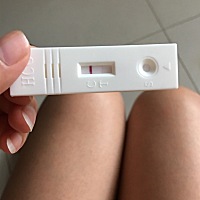 一直想要宝宝，今天早上测完刚开始第二条特别不明显，就像眼花一样，模模糊糊的，好像是把印子印印出来...