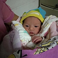 两天大的张语晨😘 粑粑麻麻的心肝大宝贝