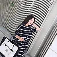 条纹针织连衣裙 好穿便宜质量又好到爆 条纹的衣服本来就是显瘦效果很好，加上宽松的版型，更加没得说啦...