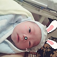 宝宝提前了一周出来，6斤，女儿！