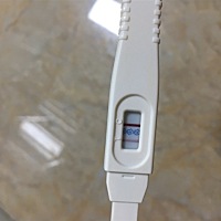 请问大家，怀孕多久用测孕棒测试时两条颜色都是深的？
