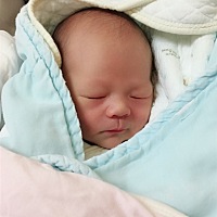 终于出来了，男宝，妈妈爱你，祝大家的宝宝都健健康康成长~