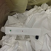 昨晚测了弱阳，今天早上又淡粉色白带，这是什么意思呀！晕